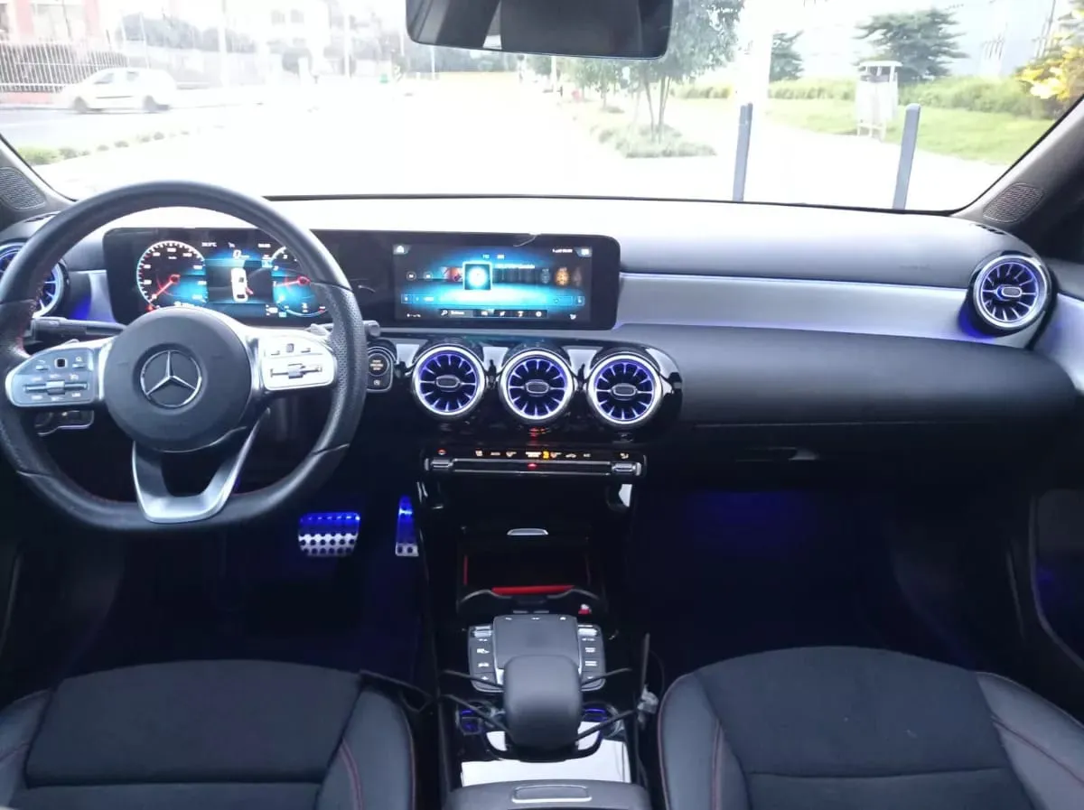 MERCEDES BENZ A 2023