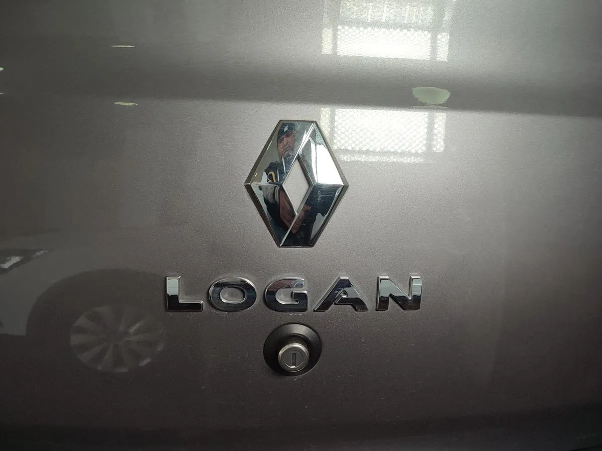 RENAULT LOGAN LIFE 2023