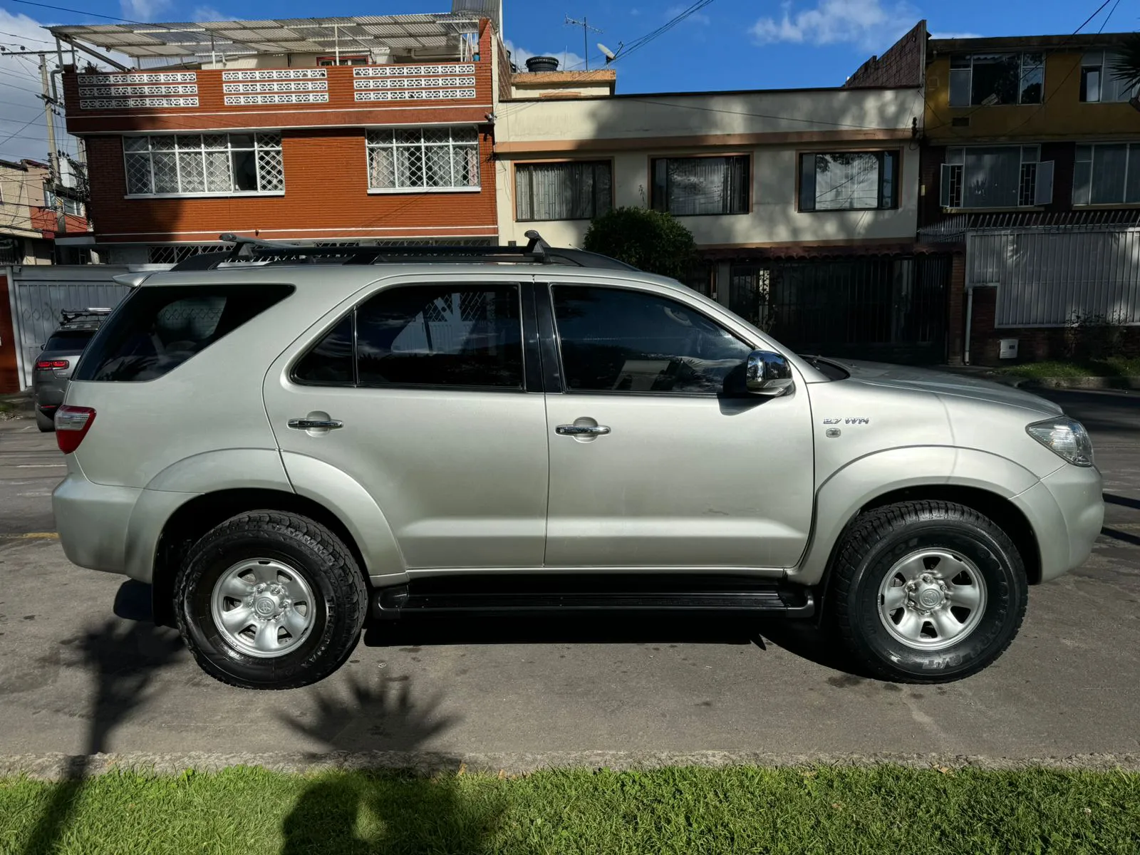 TOYOTA FORTUNER 2.7L 2011