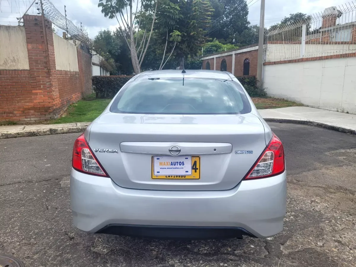 NISSAN VERSA 2019