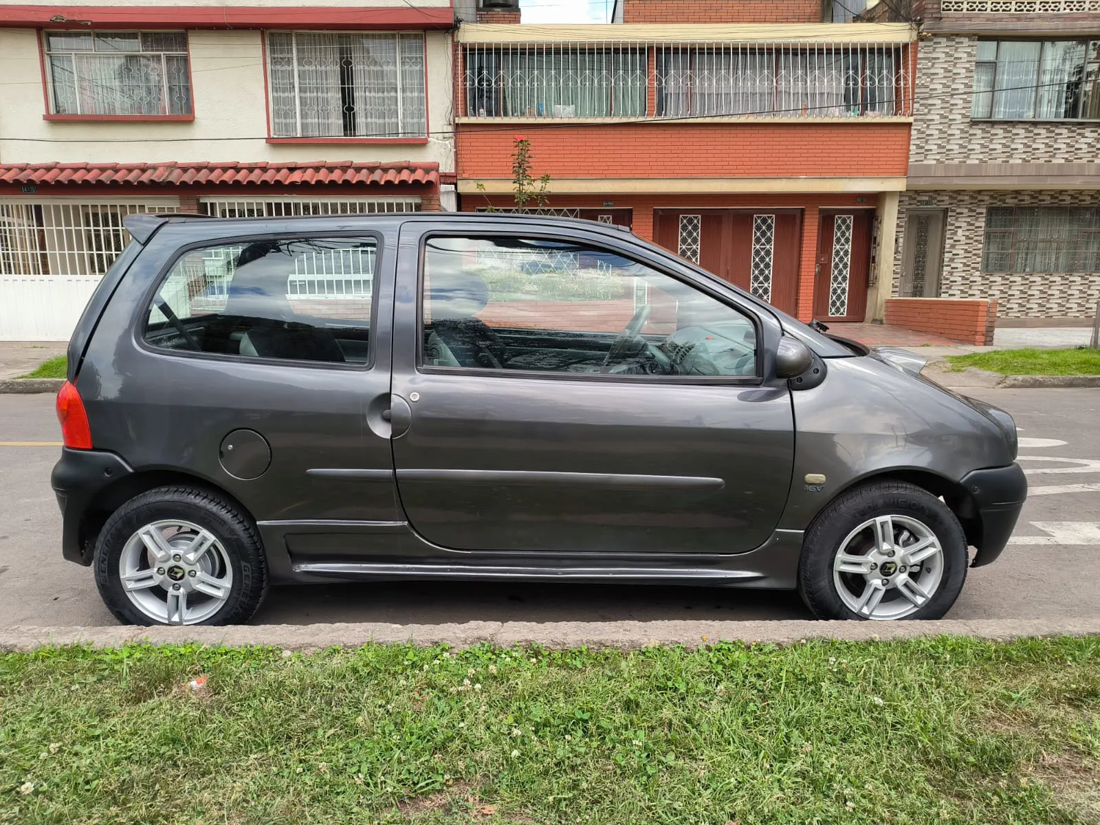 RENAULT TWINGO ACCESS 2013