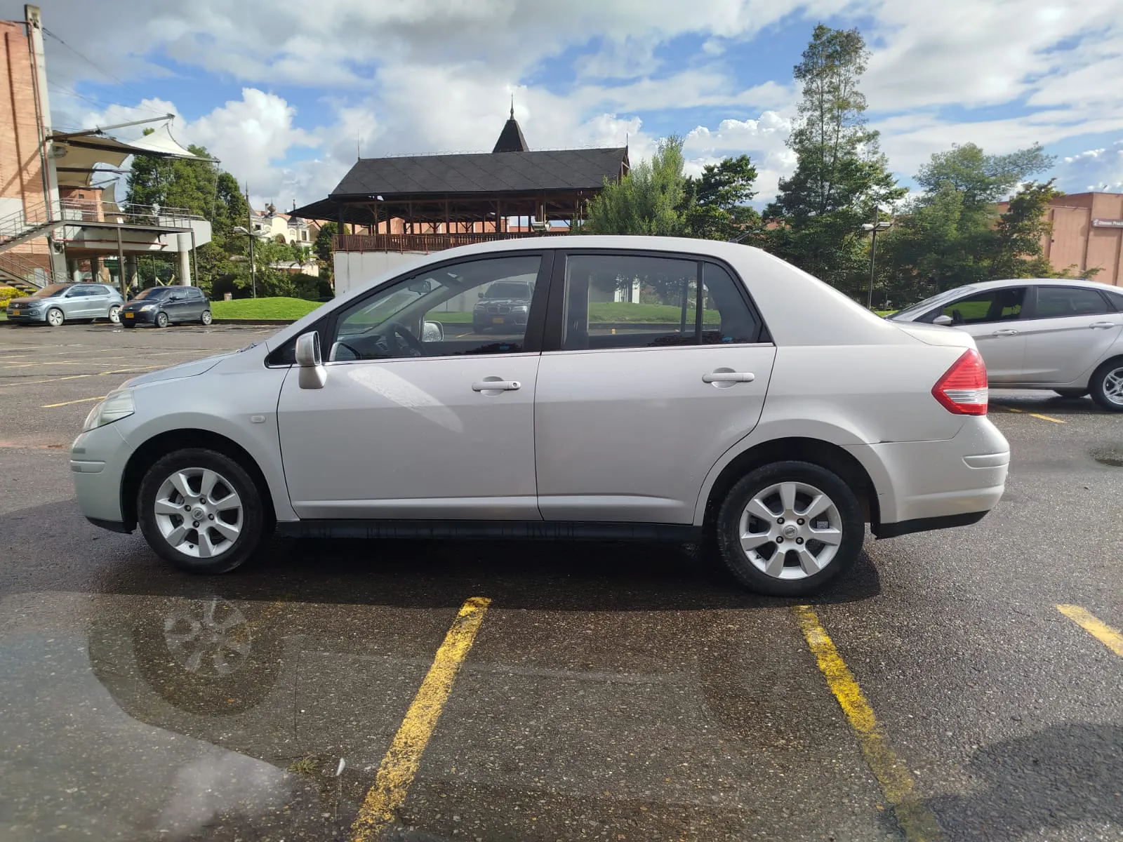 NISSAN TIIDA SD PREMIUM 2009