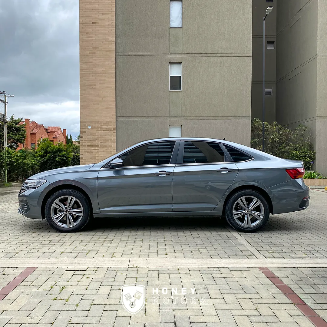 VOLKSWAGEN JETTA HIGHLINE 2024