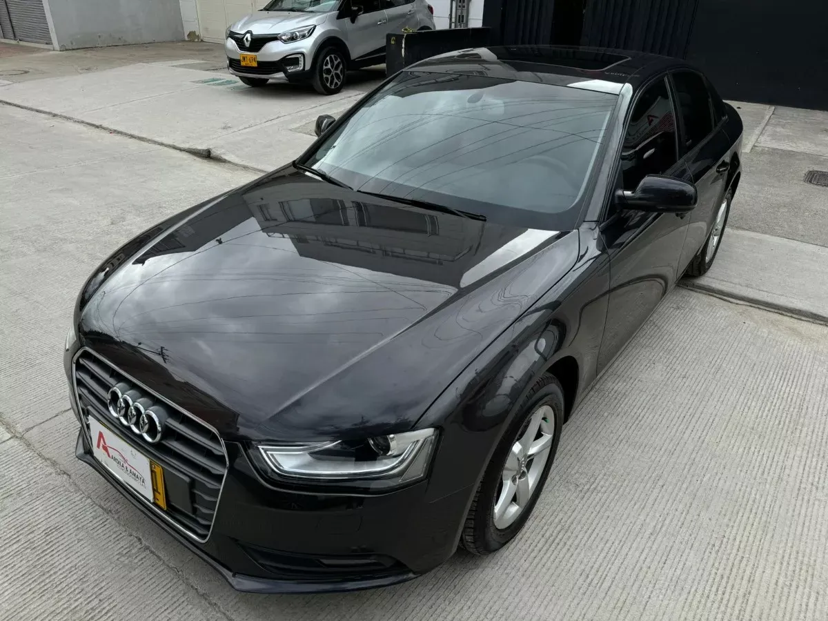 AUDI A4 B8 [FL] 1.8 TFSI COMFORT 2013