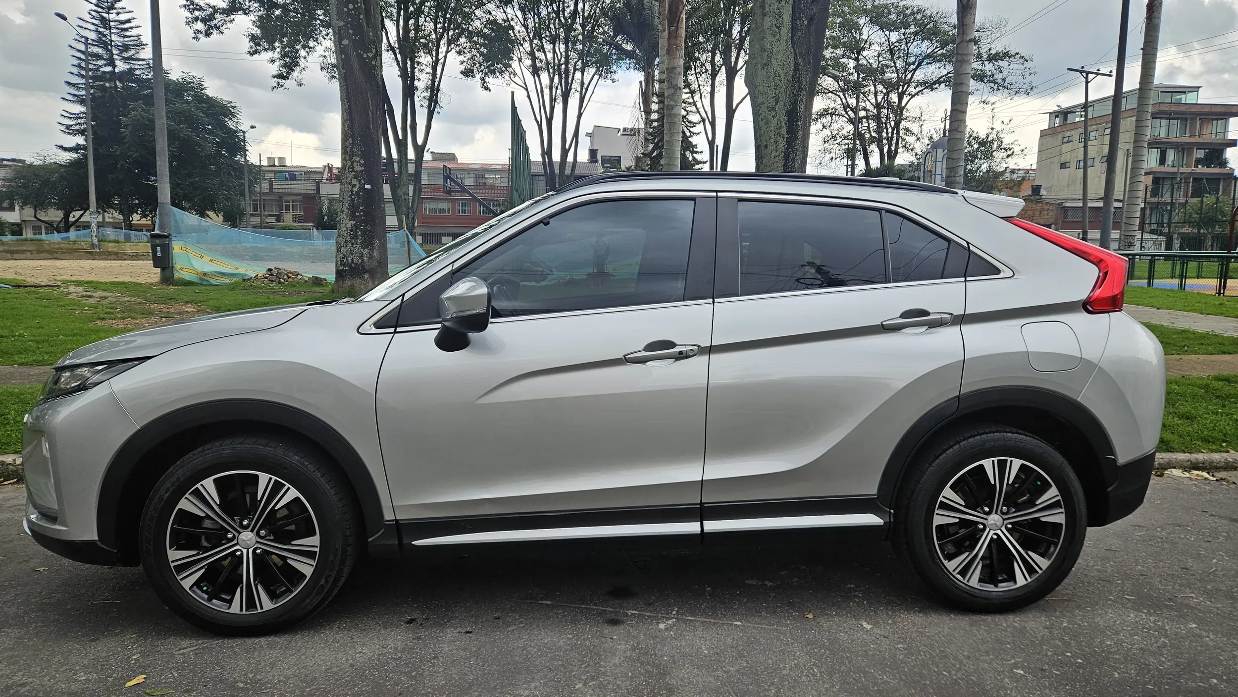 MITSUBISHI ECLIPSE CROSS 2.0L 2021