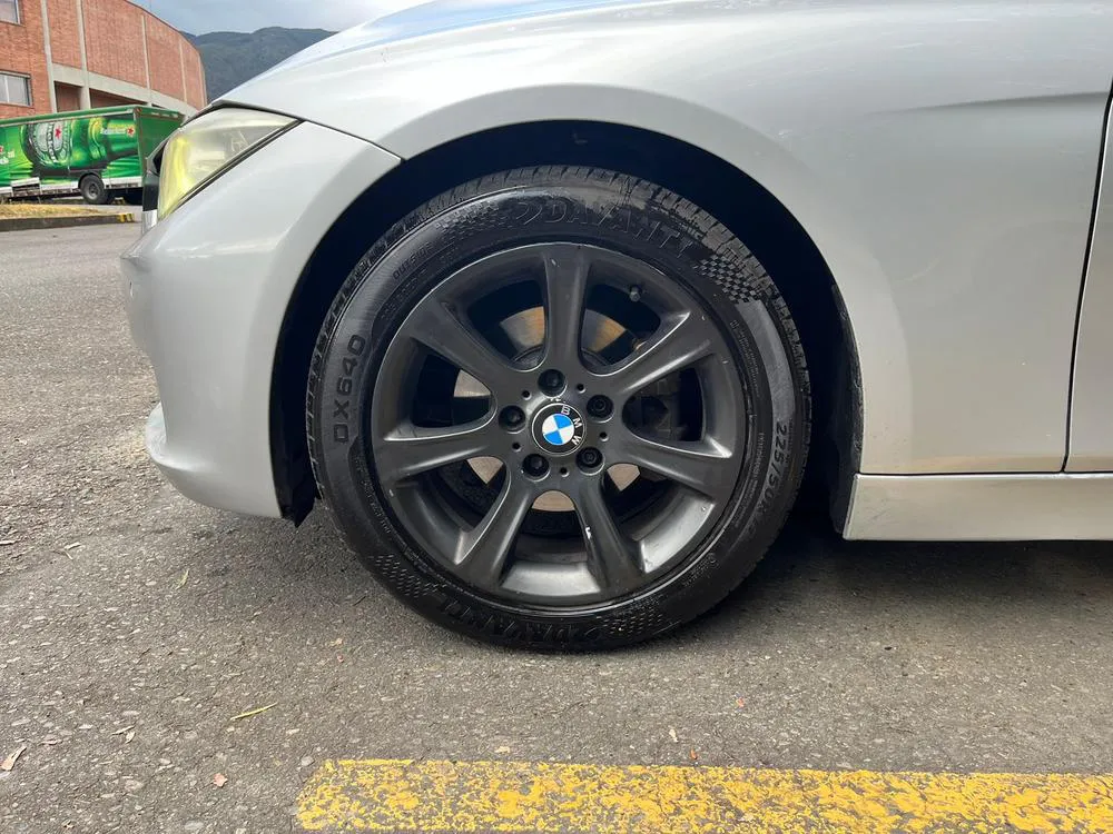 BMW 320i F30 Executive 2014