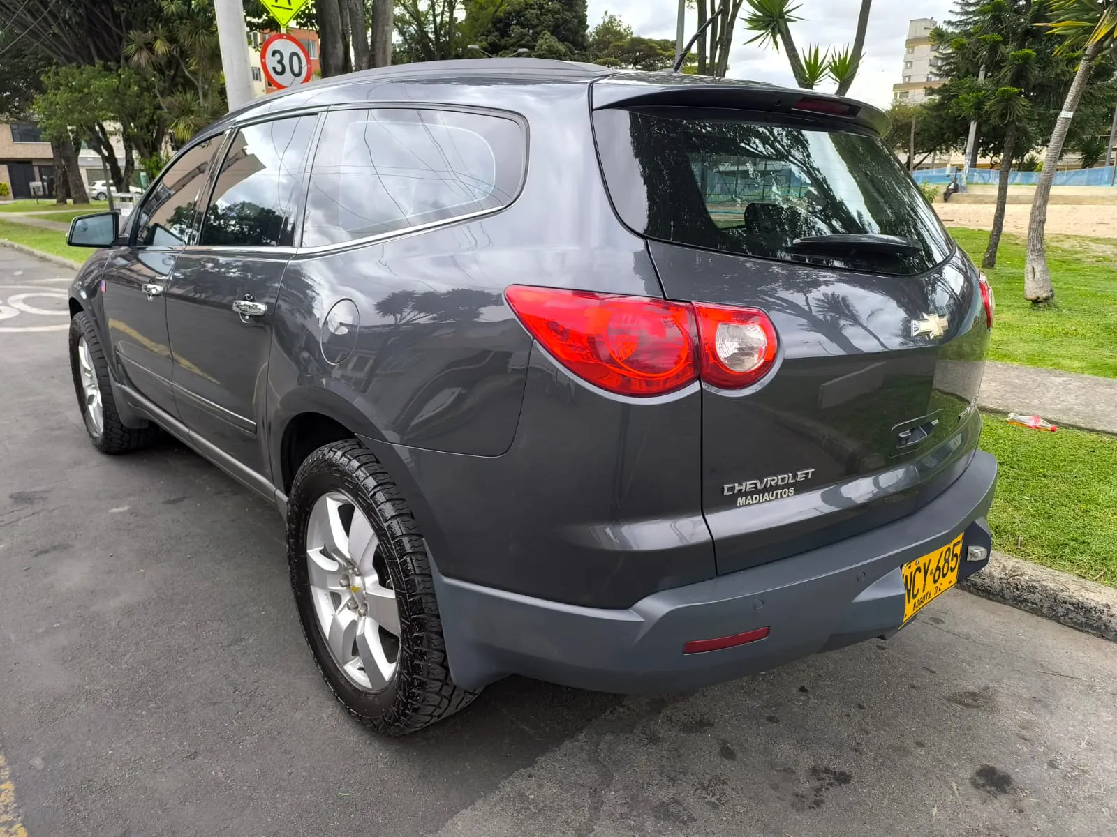 CHEVROLET TRAVERSE LT 2012