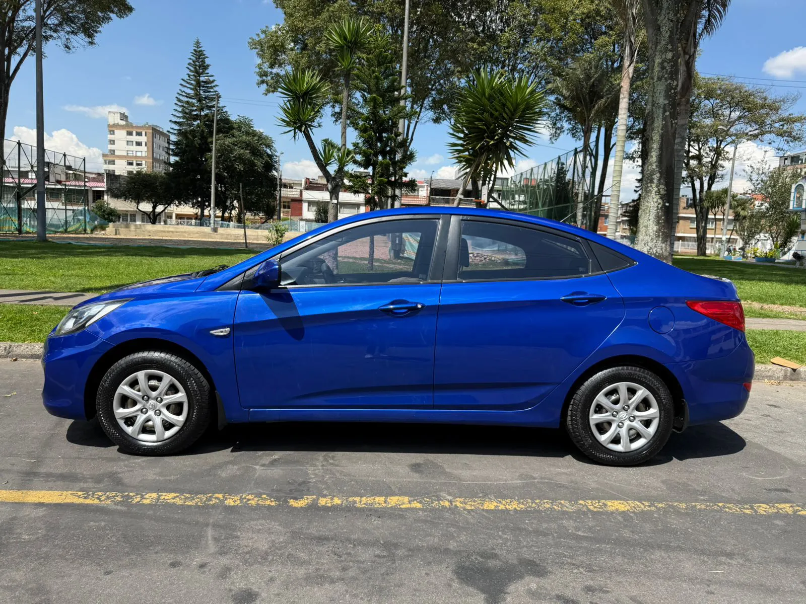 HYUNDAI Accent i25 2014