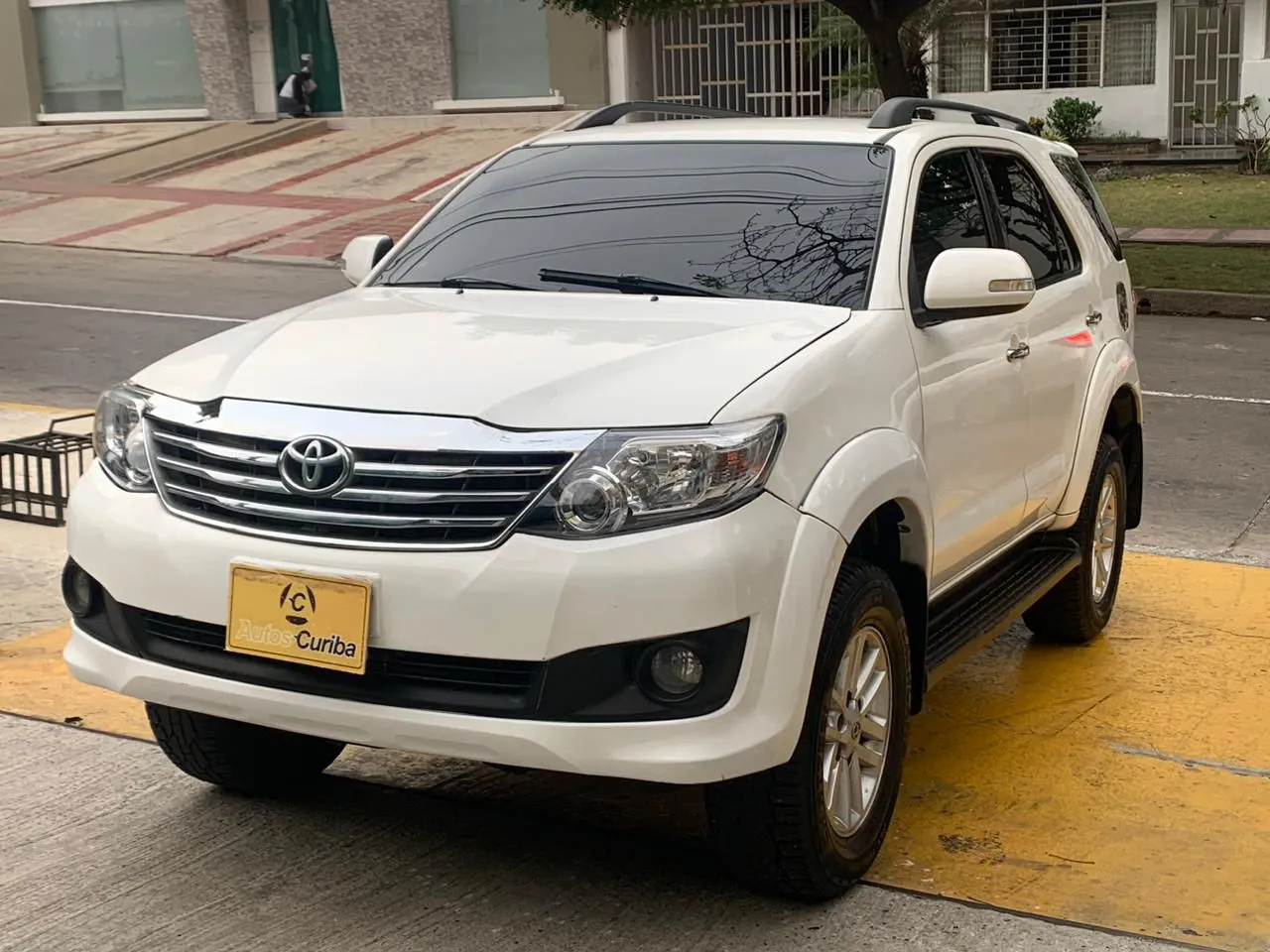 TOYOTA FORTUNER 2014