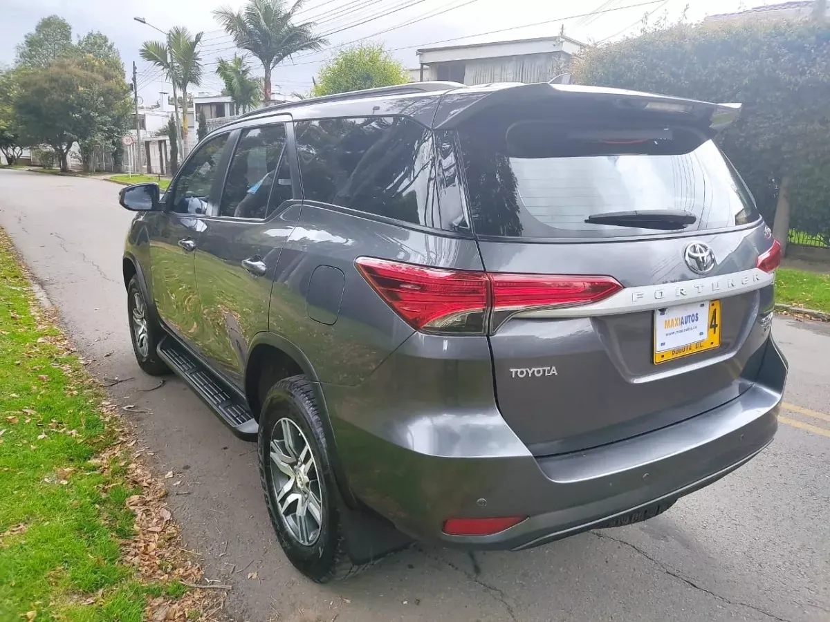 TOYOTA FORTUNER 2019