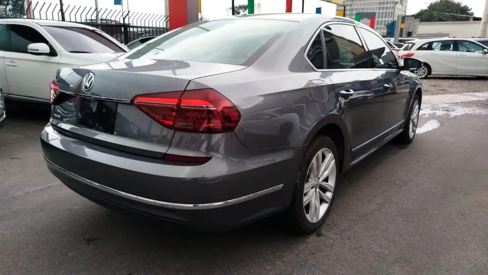 VOLKSWAGEN PASSAT HIGHLINE 2019